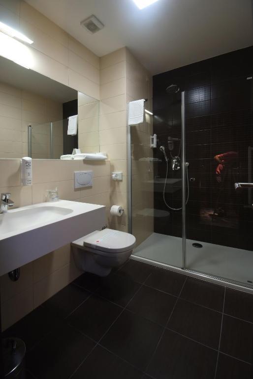 Hotel Park Doboj Buitenkant foto