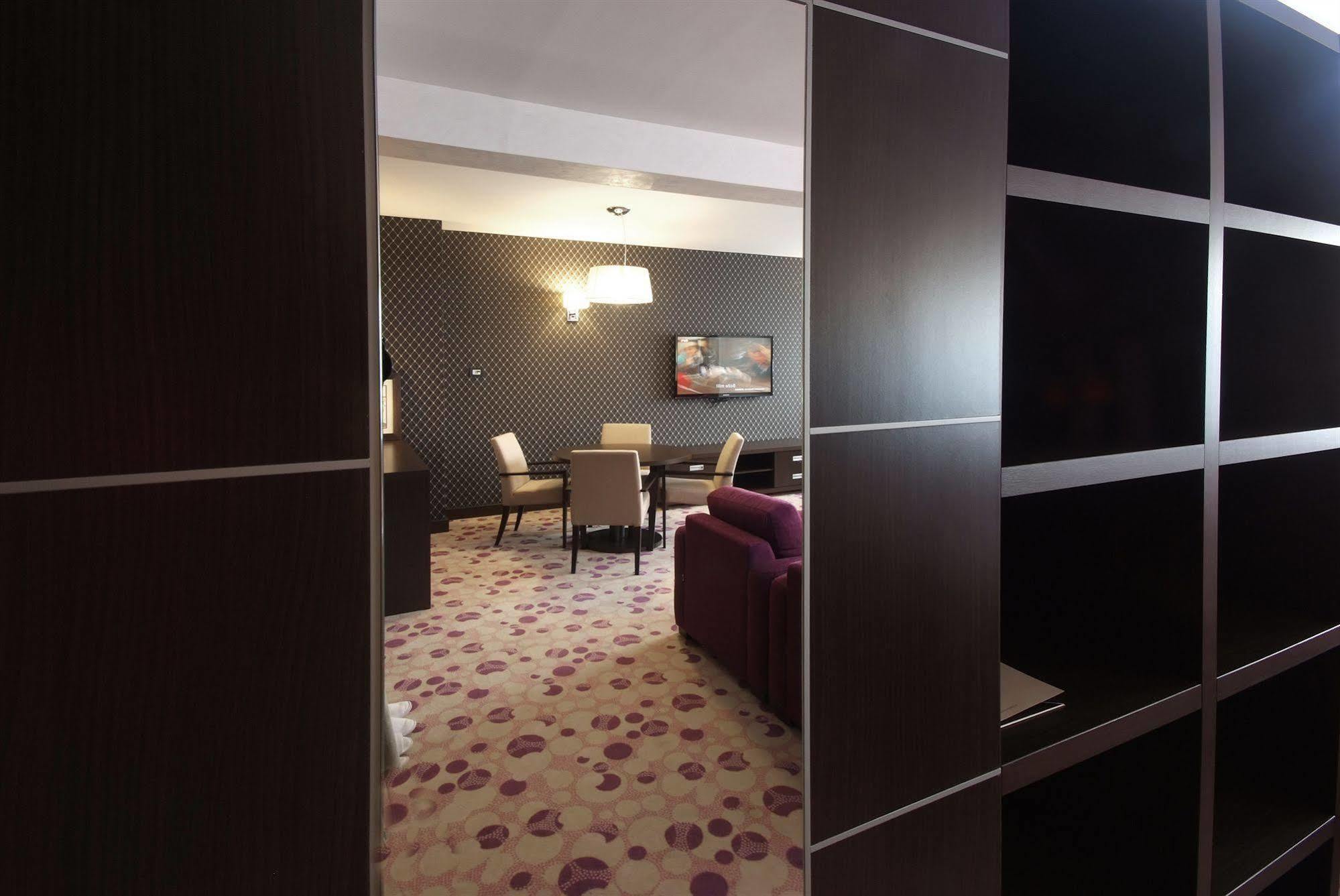 Hotel Park Doboj Buitenkant foto