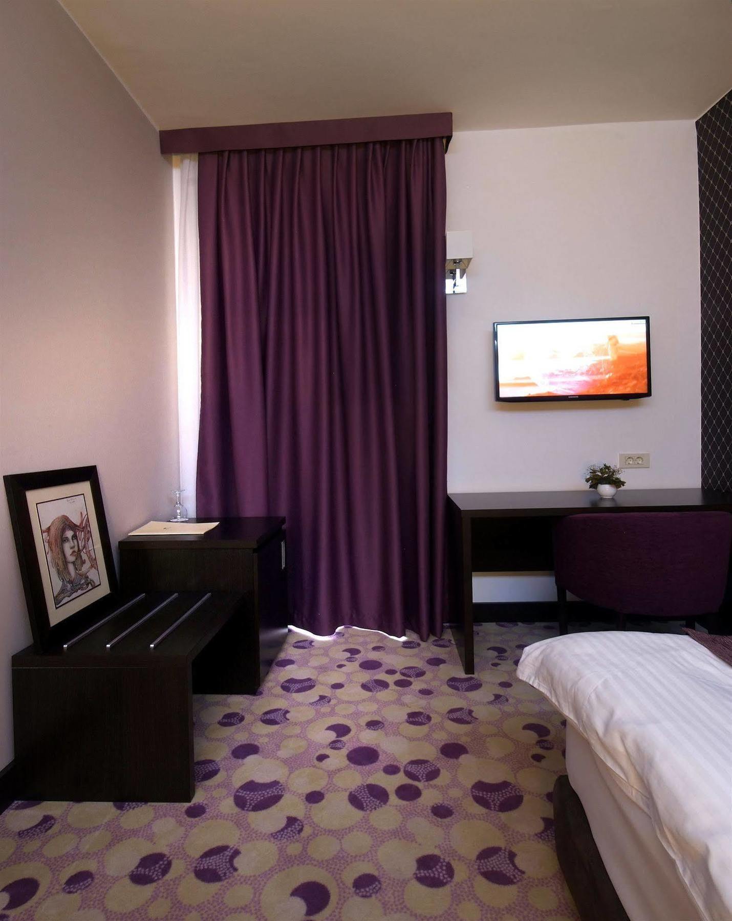 Hotel Park Doboj Buitenkant foto